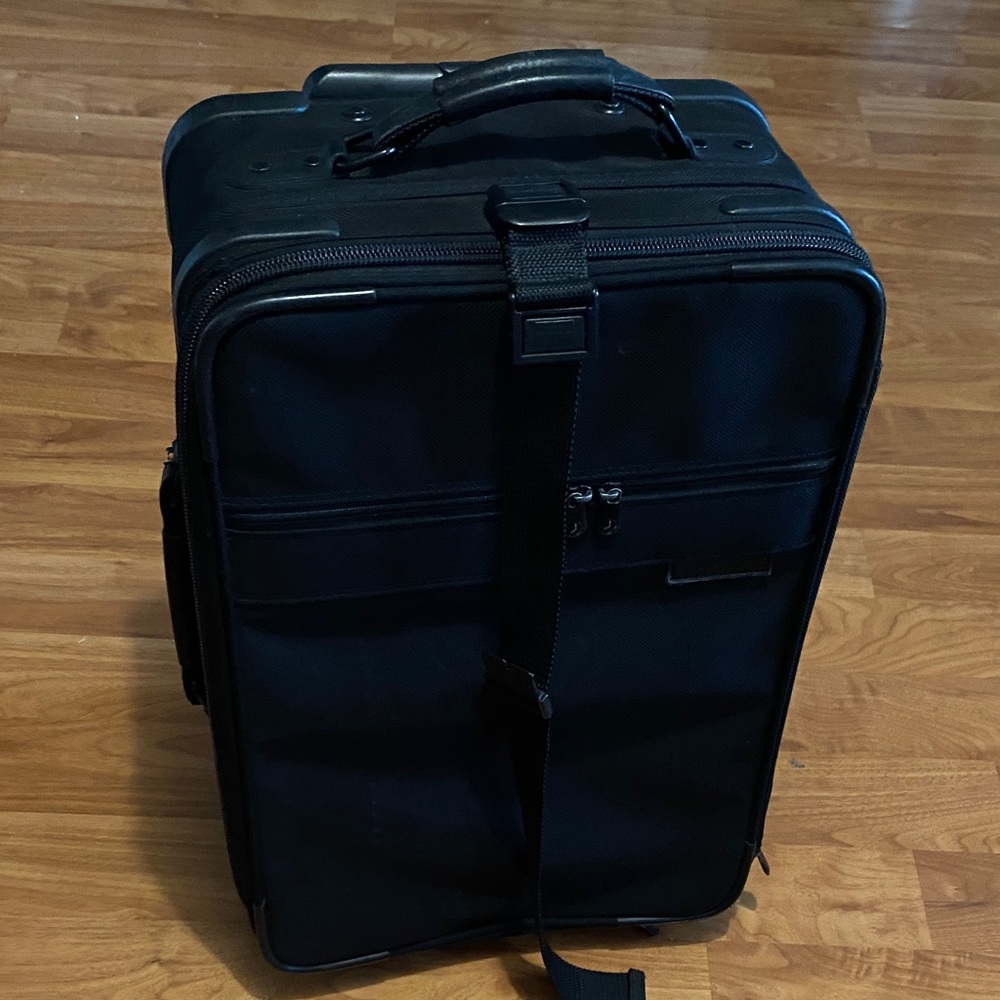 🖤Briggs & Riley Black Rolling travel Carry-On 22” tall🖤